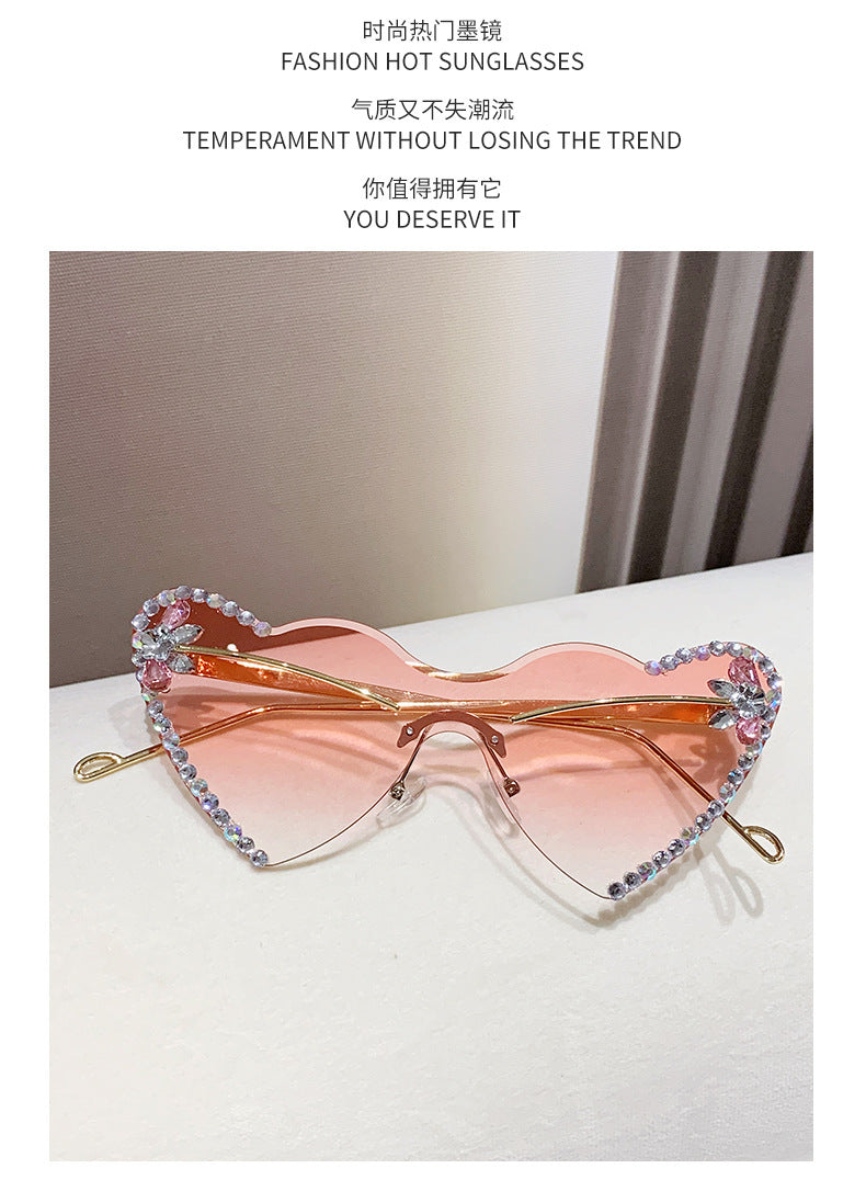 Women's fashion glasses 跨境新款爱心连体镜片无框镶钻猫眼太阳镜时尚女士墨镜桃心渐变色