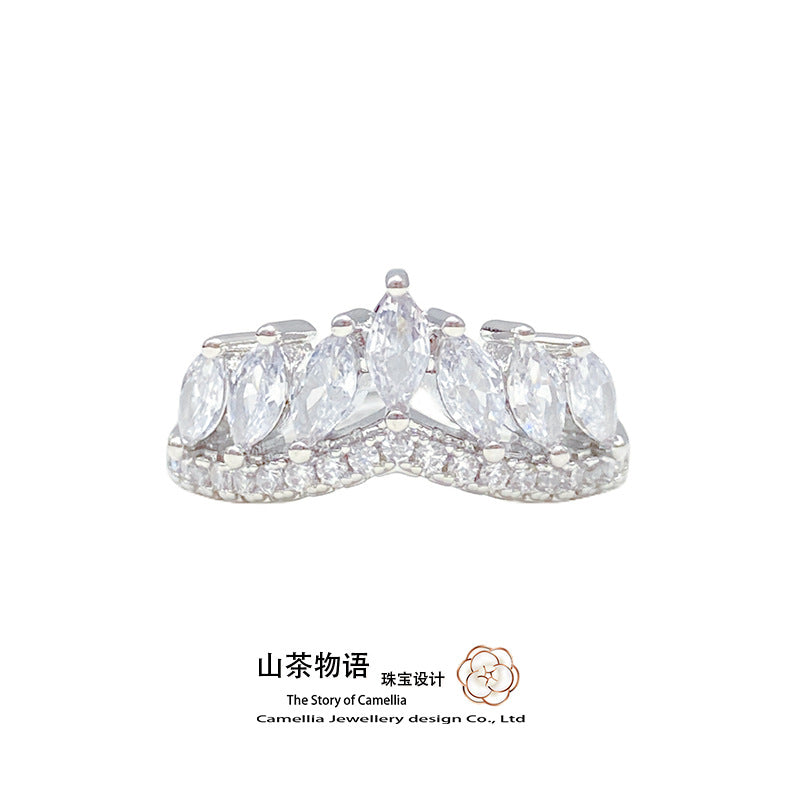 配饰戒指Camellia时尚Tiktok精选戒指女 镀金V型皇冠仿真锆钻百搭小众排戒