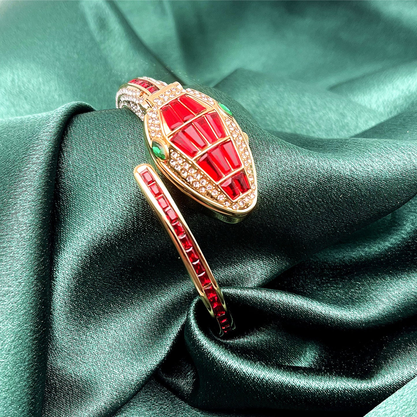 Fashion women's watch2023 New Product Best-Selling Diamond Snake Bangle Watch Snake Bracelet Quartz Open Watch Cross-Border E-Commerce Hot Sale