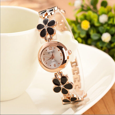 Women's fashion watch 时尚简约小巧女士四叶草手表 跨境外贸爆款镶钻手链石英表代发