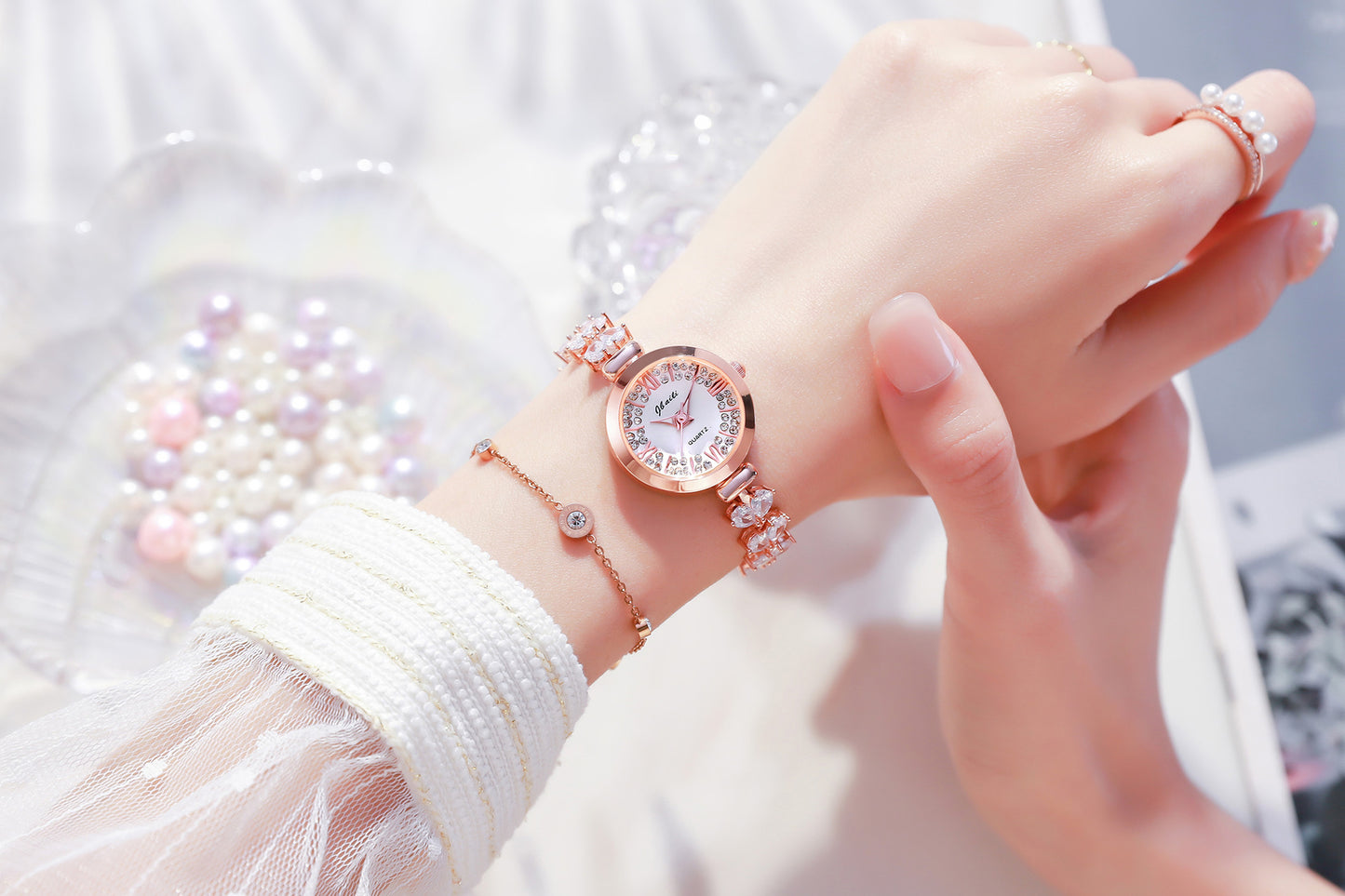 Women's fashion watch 2023 new fashion trend women's watch Korean casual explosive women's inlaid bracelet watch network red watch