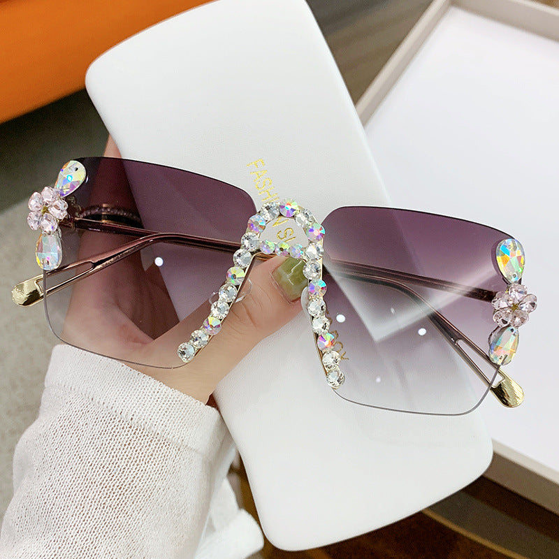 Women's fashion glasses 2022女士新款镶钻墨镜方形A字高级感太阳镜个性街拍显脸小眼镜