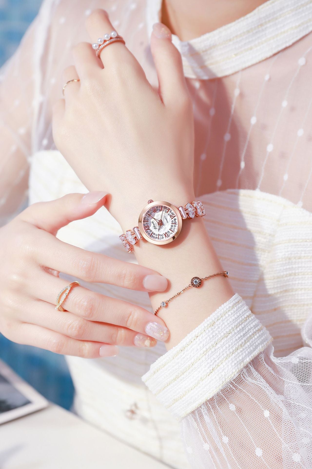 Women's fashion watch 2023 new fashion trend women's watch Korean casual explosive women's inlaid bracelet watch network red watch