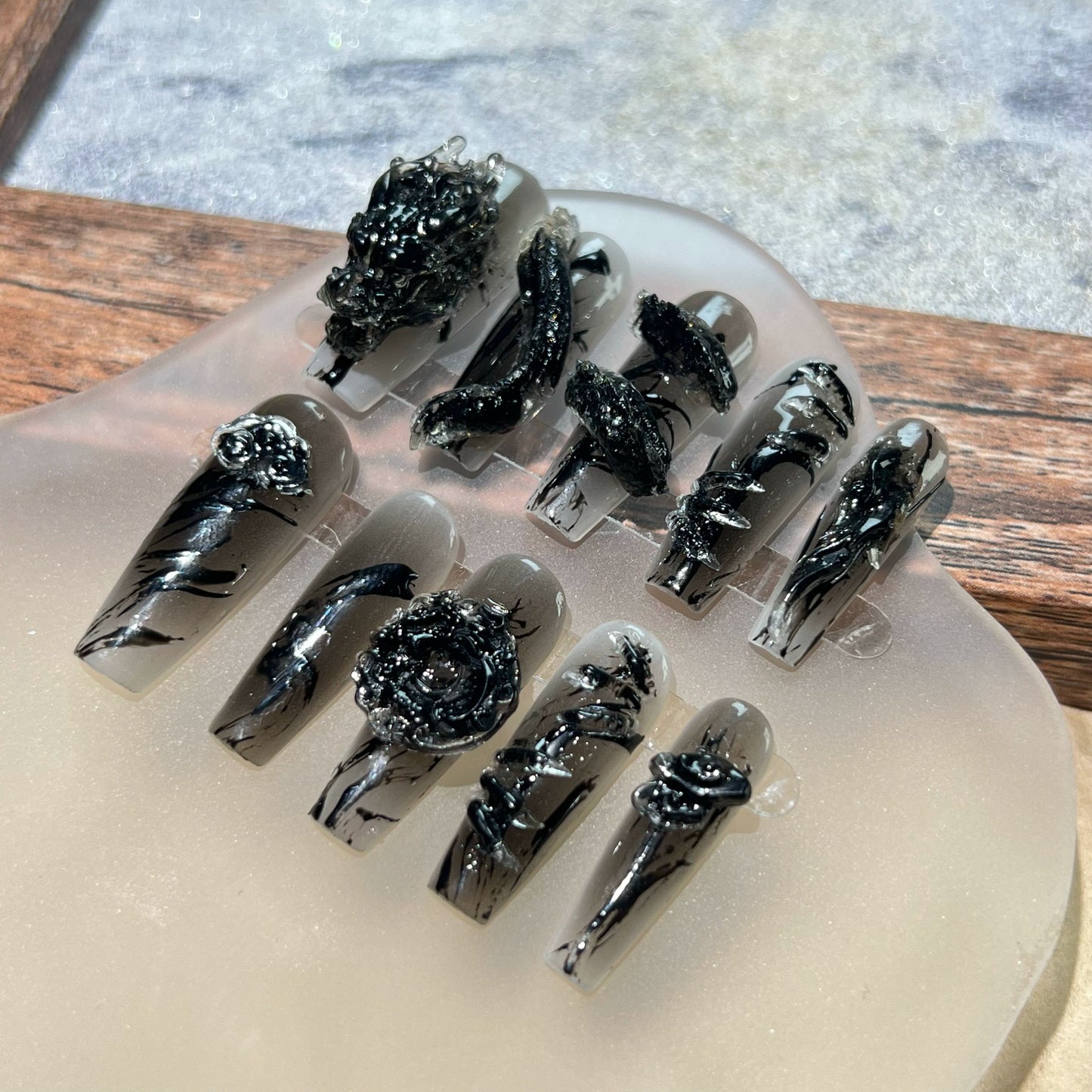 (Hand-made nail) hand-worn nails, dark babes, pure black white patches, finished dragon elements, heavy industry, high-end sense flashing nail art