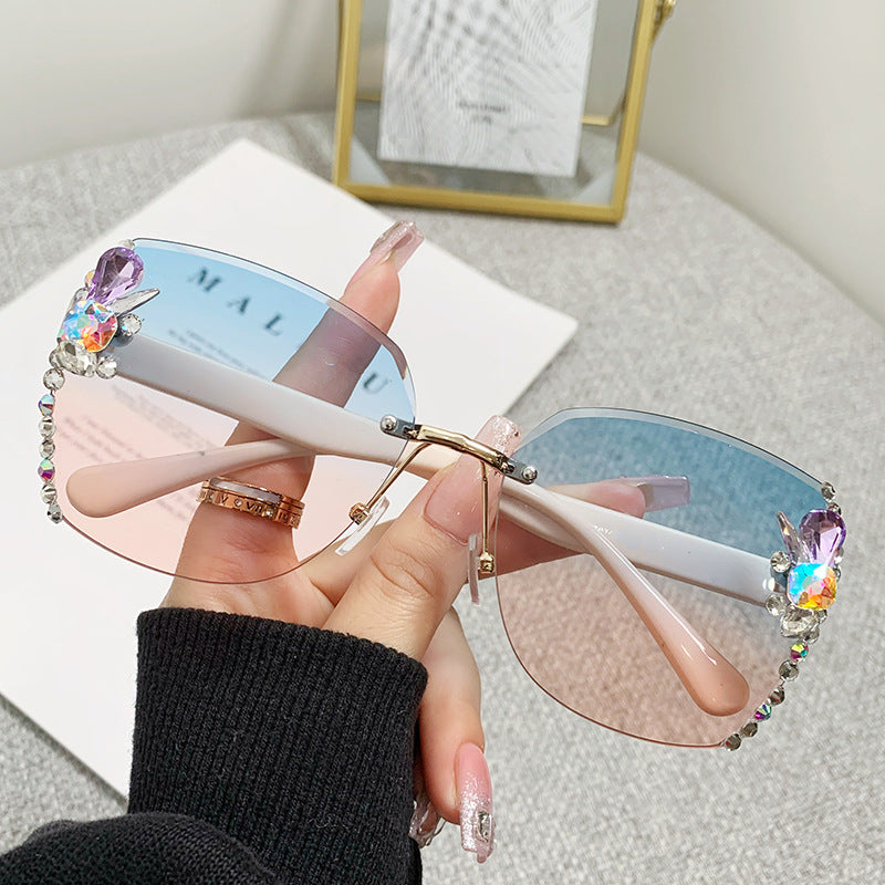 Women's fashion glasses 2023跨境欧美无框切边镶钻太阳镜女防紫外线墨镜海洋片遮阳眼镜