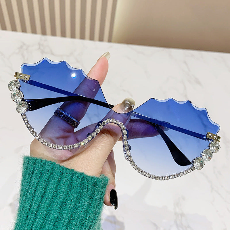 Women's fashion glasses 欧美镶钻大框架跨境水钻墨镜女异形波浪切边眼镜防晒显瘦太阳镜