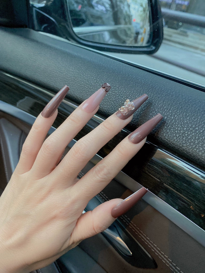 (Hand-made nail) Spice girl Europe and America, dark and long manicure nail, ballet nail, flat head, white, fake nails, wearing beautiful patch, finished product.