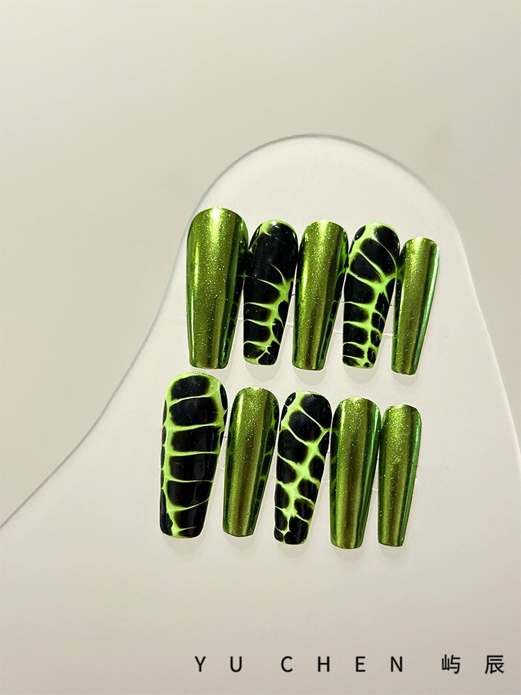 Yuchen Original | Green Snake Metal Nail Wear Nail Magic Mirror Effect Powder Pure Hand Drawing Python Pattern Hot Girl Original Design