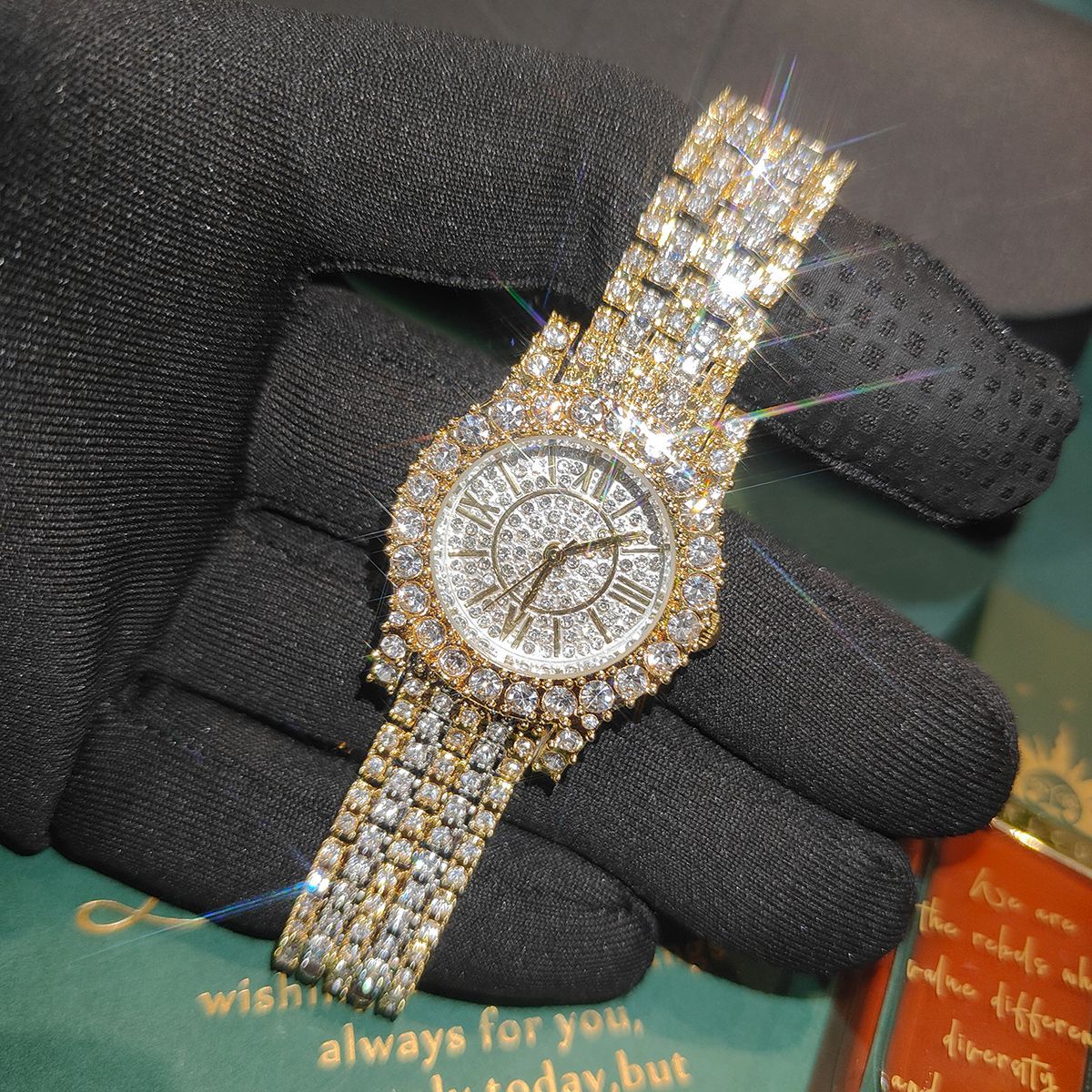 Women's fashion watch Full diamond full star bracelet waterproof watch quartz watch