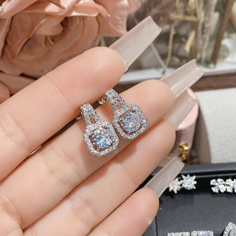 山茶简约新品爆款满钻耳钉 镀18K潮搭嘻哈风格仿莫桑璀璨锆石耳饰
