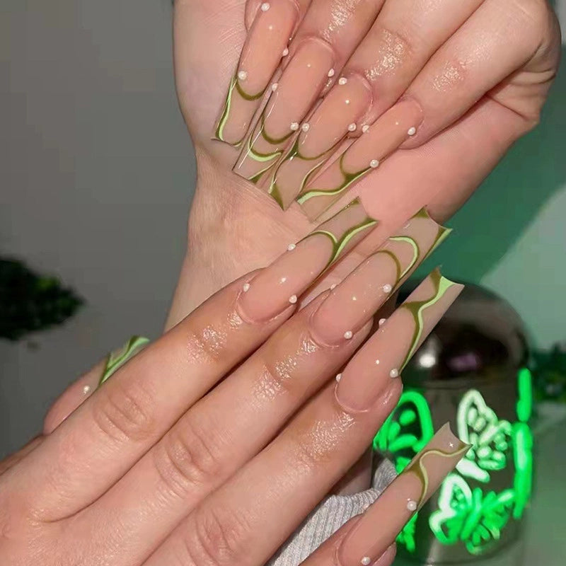 (Hand-made nail) The dark fairy in Europe and America is dying, the magic mirror powder is white, and the finished nail product, Millennium Spice Girl fake nails patch, is worn for a long time.