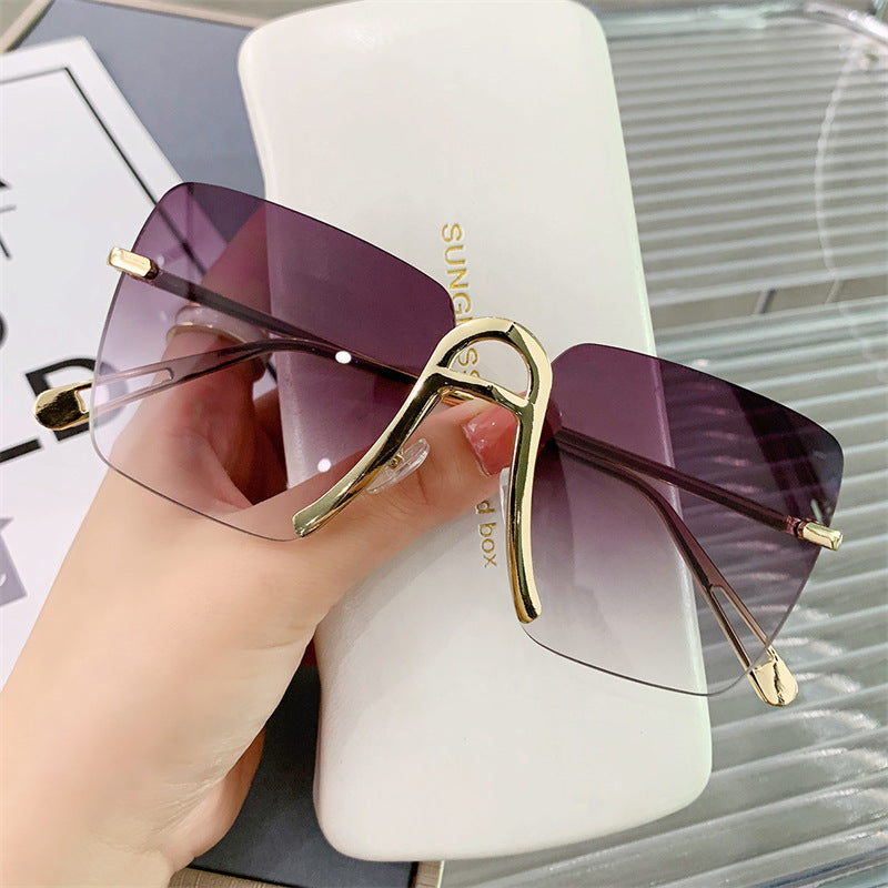 Women's fashion glasses 新款跨境欧美风A字金属太阳镜时尚显瘦女式墨镜防紫外线眼镜批发
