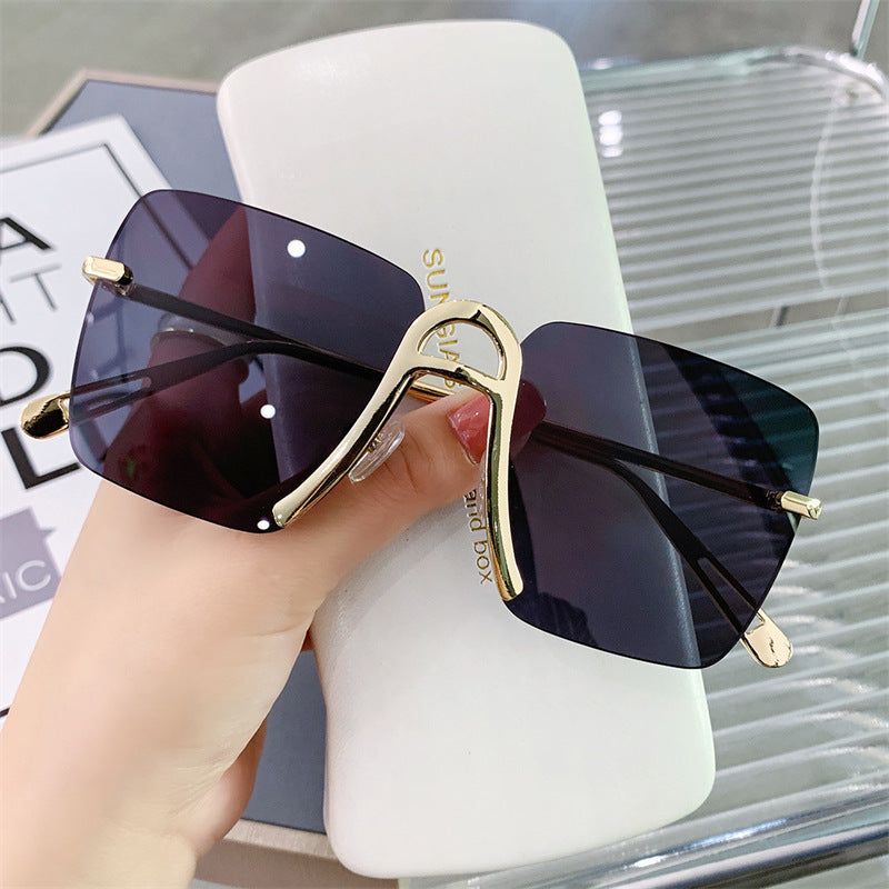 Women's fashion glasses 新款跨境欧美风A字金属太阳镜时尚显瘦女式墨镜防紫外线眼镜批发
