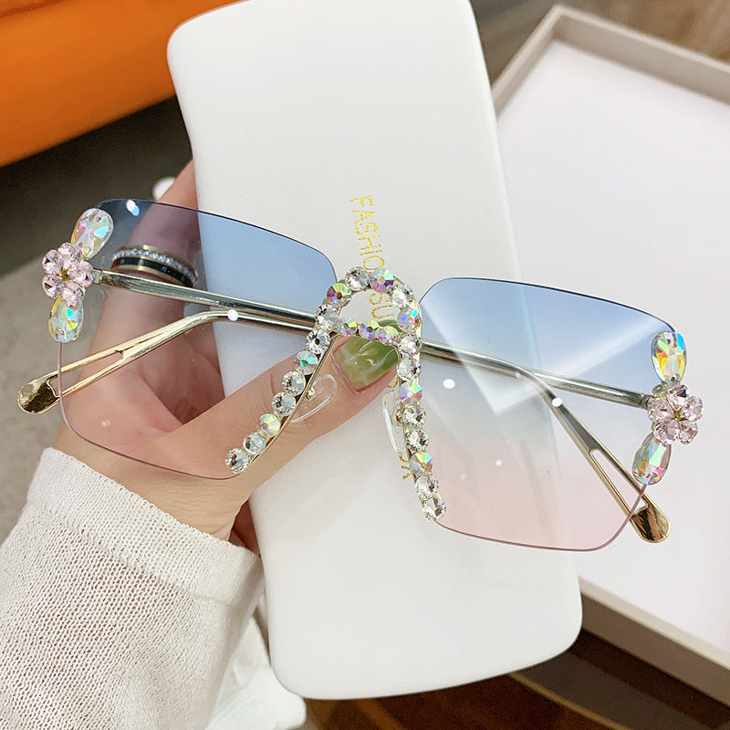 Women's fashion glasses 2022女士新款镶钻墨镜方形A字高级感太阳镜个性街拍显脸小眼镜