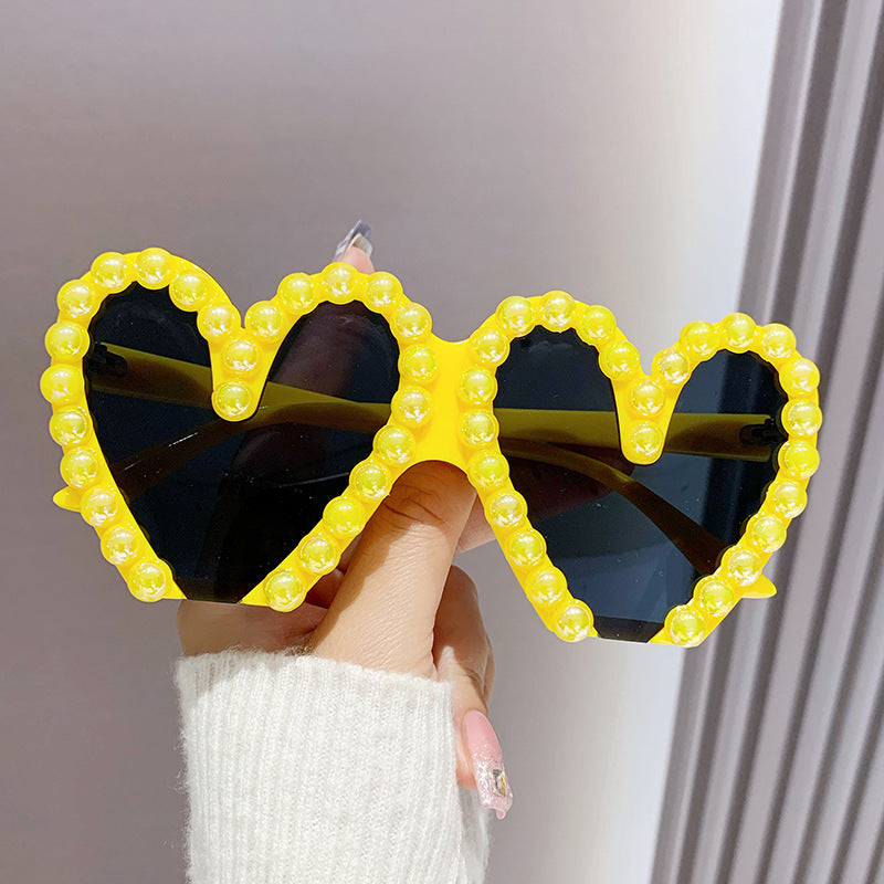 Women's fashion glasses 2023跨境新款爱心太阳镜 欧美个性镶钻桃心时尚果冻色墨镜女批发