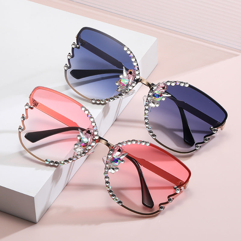 Women's fashion glasses 跨境专供欧美大框街拍新款镶钻太阳眼镜时尚金属女士潮流墨镜批发