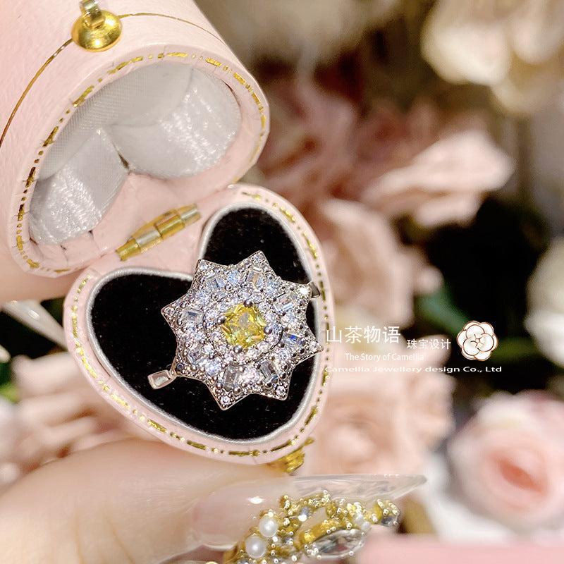 Cameliia直播货源 镶仿天然阿盖尔粉戒指 八芒星镶金黄方钻指环女