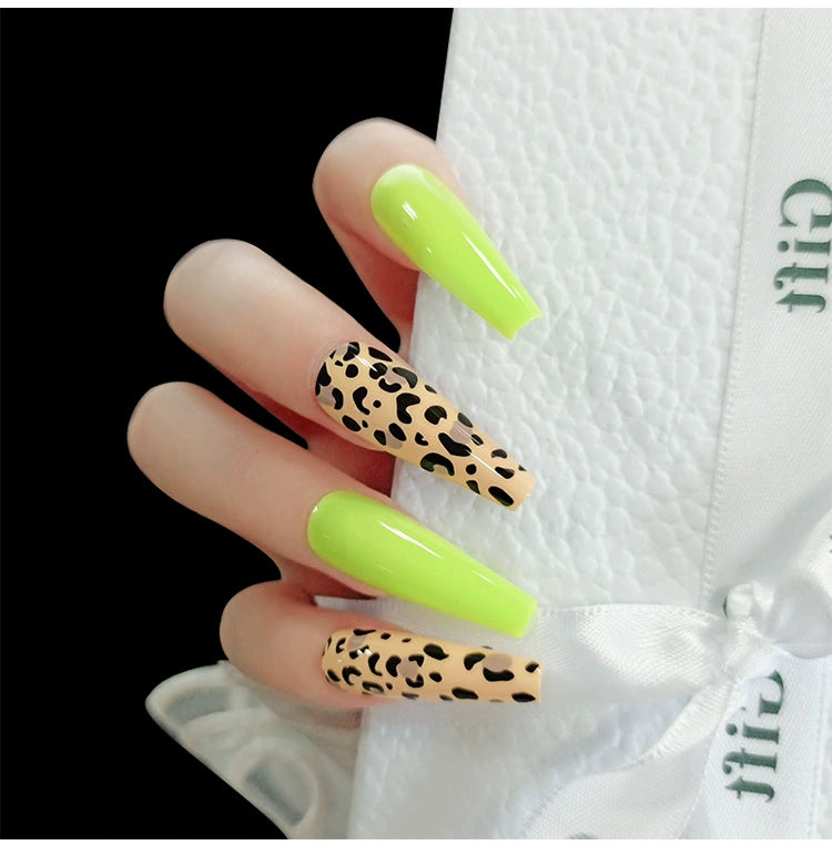 (Hand-made nail) Spice girl Europe and America, dark and long manicure nail, ballet nail, flat head, white, fake nails, wearing beautiful patch, finished product.