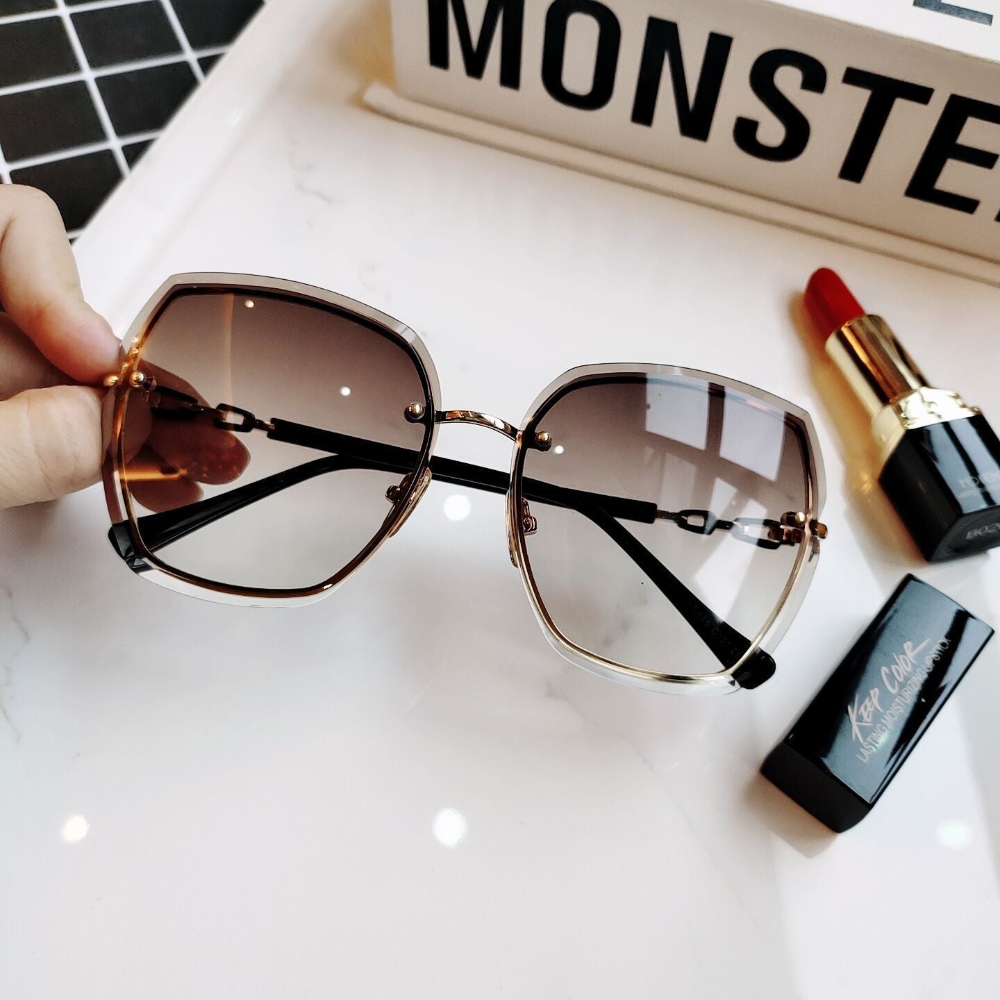 Women's fashion glasses 墨镜女潮2022新款渐变色女士猫眼太阳镜网红欧美复古大框镶钻眼镜