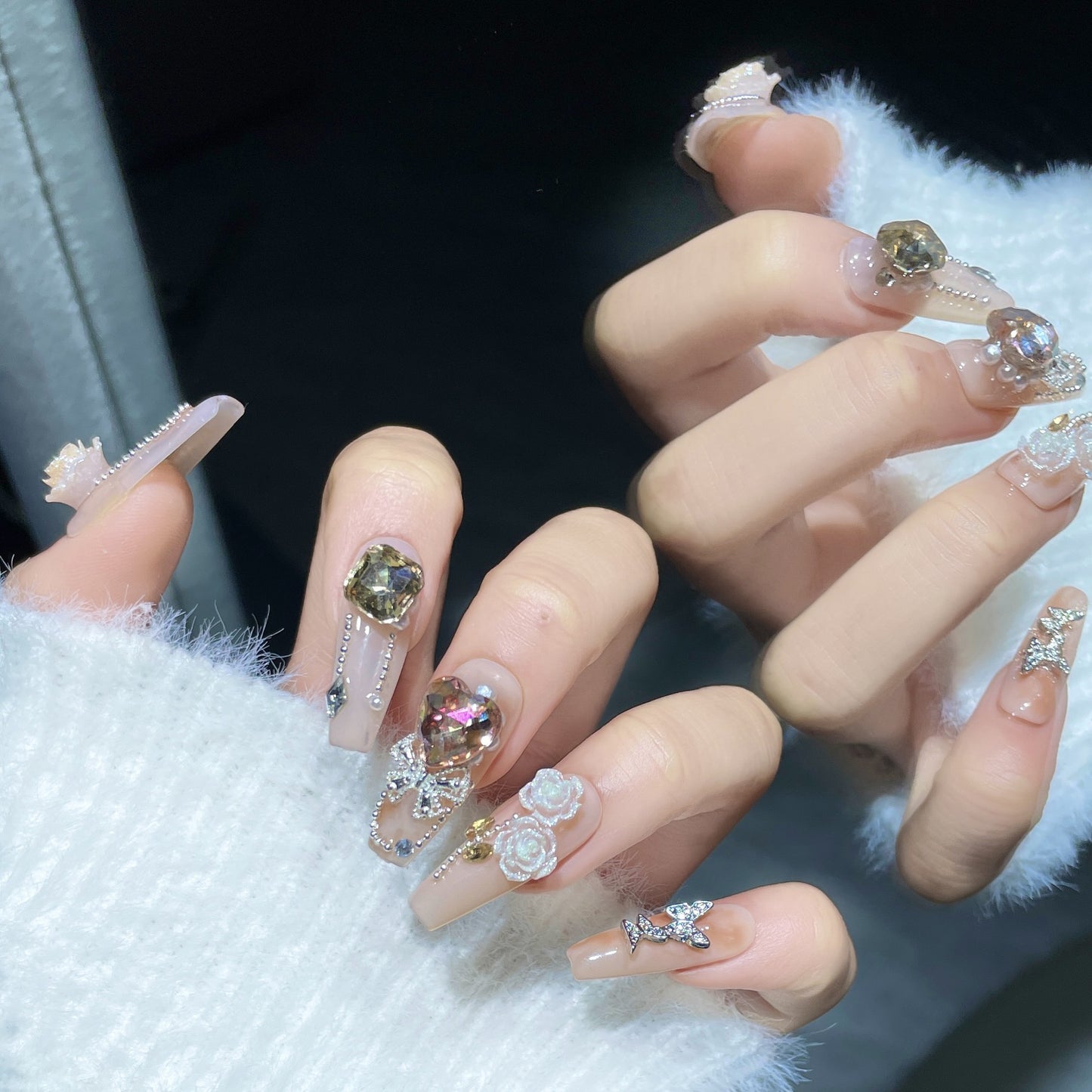(Hand-Made Nail) Spring Full Garden Micro Carving Handmade Nail Painting Peony Princess Style White High-Grade Mid-Length Detachable