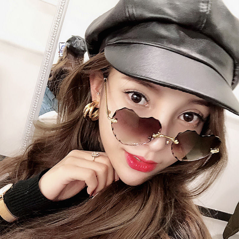 Women's fashion glasses 2024  墨镜桃心女ins无框爱心搞怪链条款 防紫外线眼睛网红太阳镜女带链