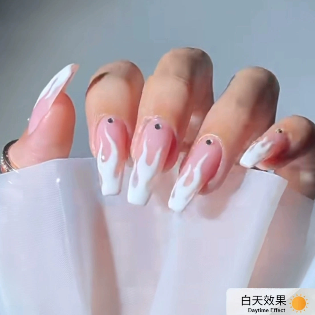 (Hand made nail) Handmade customized wearing of nails, internet famous new night glow flames, whitening pregnant women, brides, nail stickers, finished nail patches