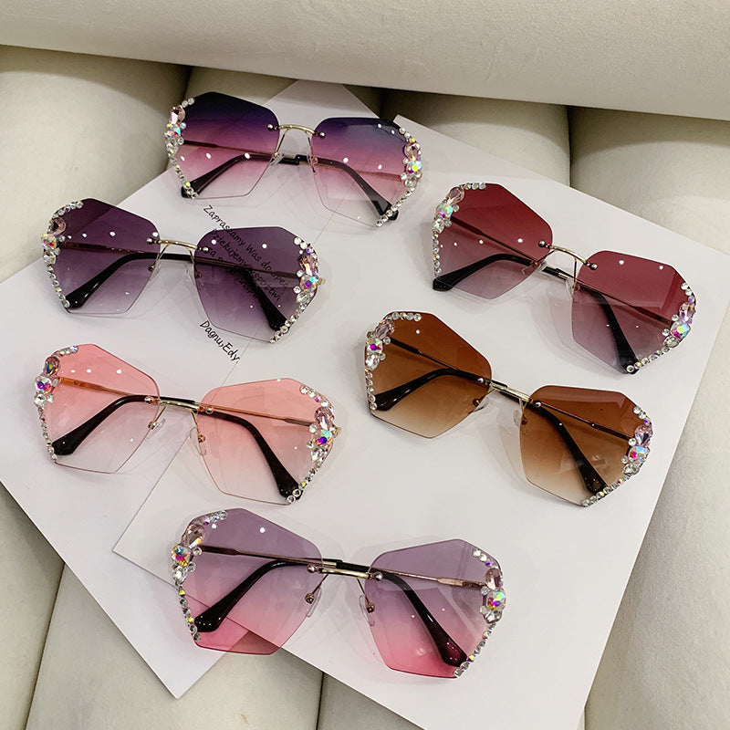 Women's fashion glasses 跨境新款镶钻墨镜女潮街拍大脸显瘦防紫外线水钻太阳眼镜显脸小