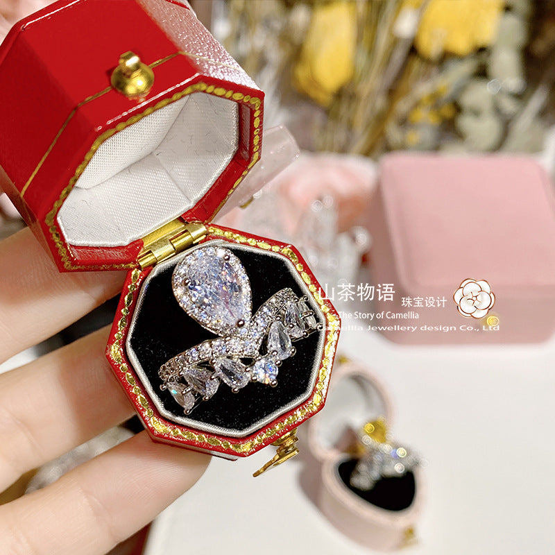 配饰戒指Camellia超女神皇冠尚美平替戒指 强保色奢华璀璨仿真钻活口指环