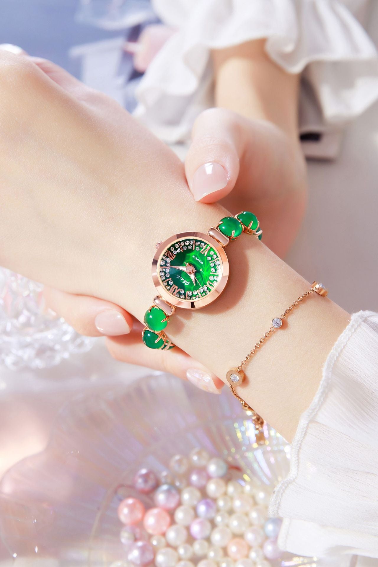 Women's fashion watch  New Roman numerals diamond emeralds women's watch