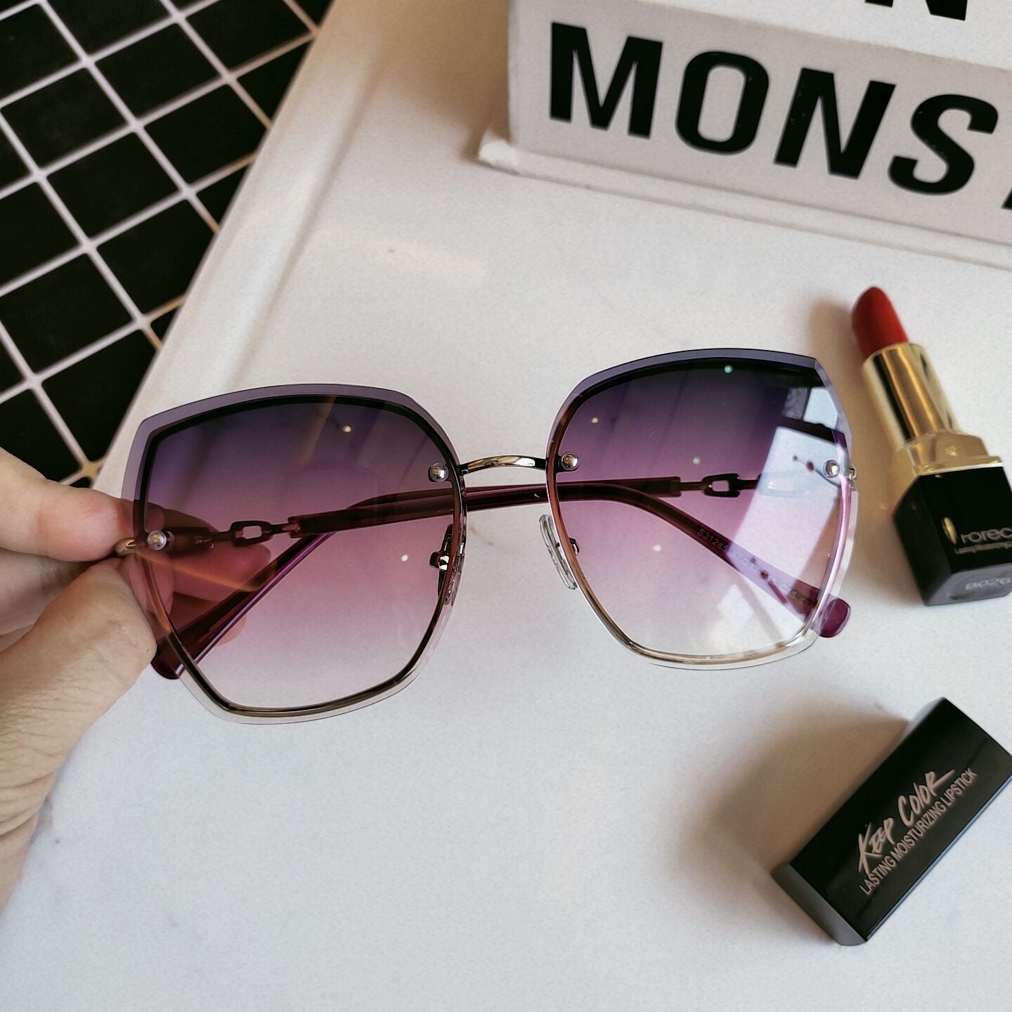 Women's fashion glasses 墨镜女潮2022新款渐变色女士猫眼太阳镜网红欧美复古大框镶钻眼镜