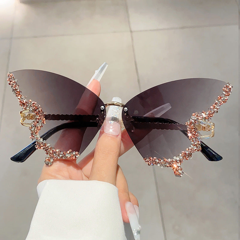 Women's fashion glasses 欧美跨境新款蝴蝶镶碎钻无边框太阳镜复古时尚个性穿搭高级感墨镜