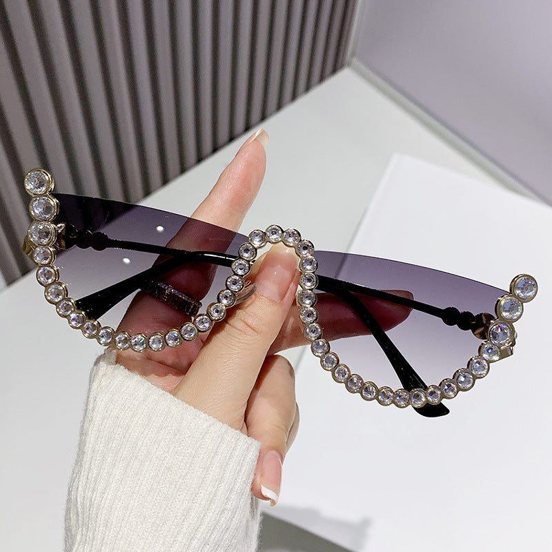 Women's fashion glasses 欧美镶钻大框架跨境水钻墨镜女异形波浪切边眼镜防晒显瘦太阳镜