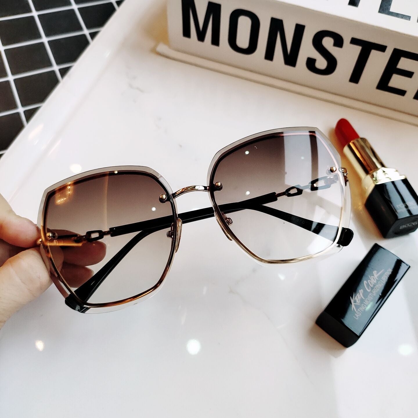 Women's fashion glasses 墨镜女潮2022新款渐变色女士猫眼太阳镜网红欧美复古大框镶钻眼镜