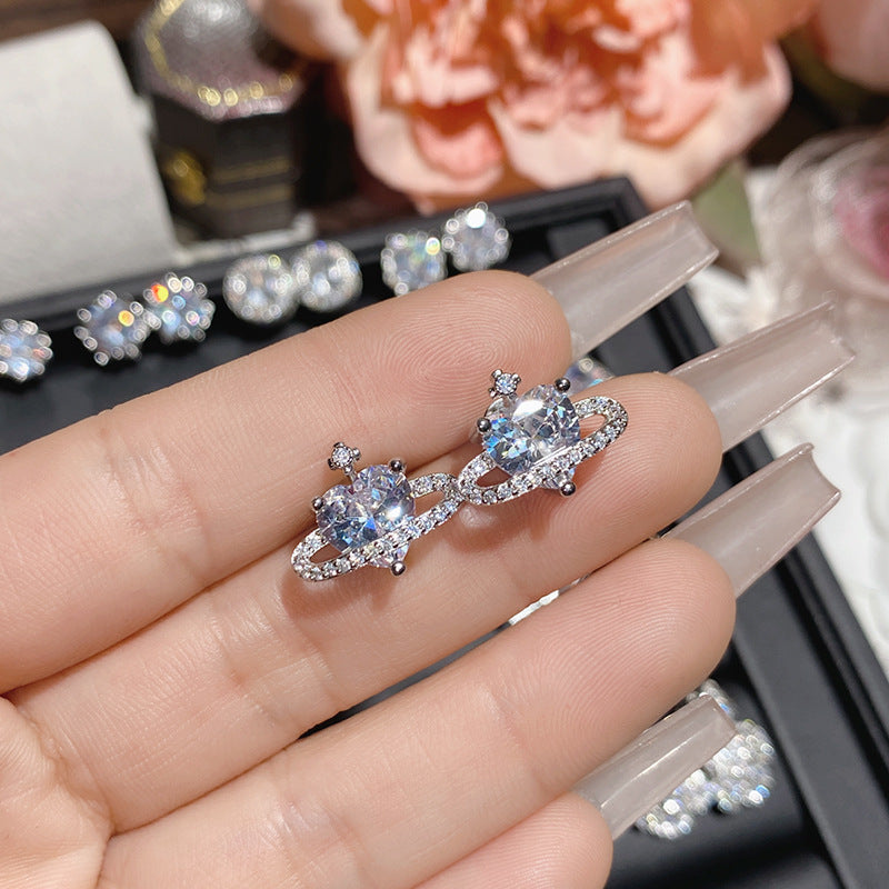 山茶简约新品爆款满钻耳钉 镀18K潮搭嘻哈风格仿莫桑璀璨锆石耳饰