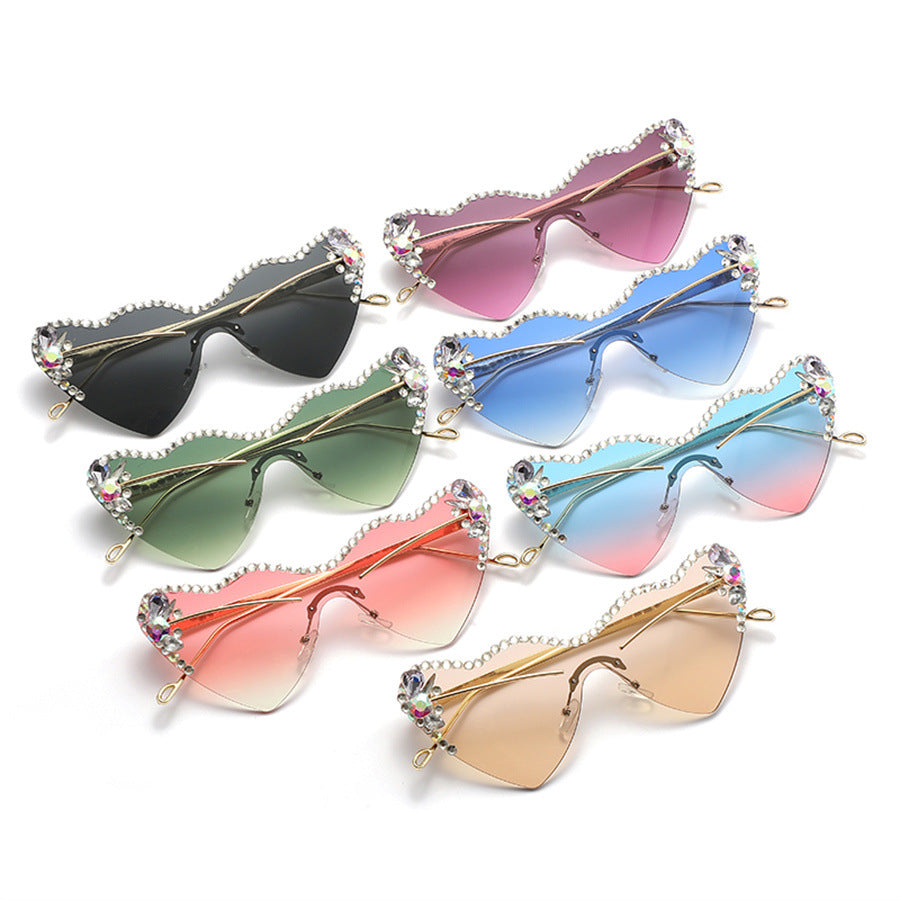 Women's fashion glasses 跨境新款爱心连体镜片无框镶钻猫眼太阳镜时尚女士墨镜桃心渐变色