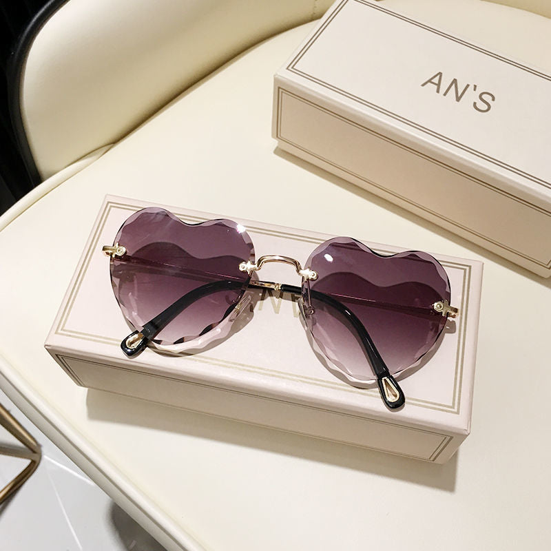 Women's fashion glasses 2024  墨镜桃心女ins无框爱心搞怪链条款 防紫外线眼睛网红太阳镜女带链