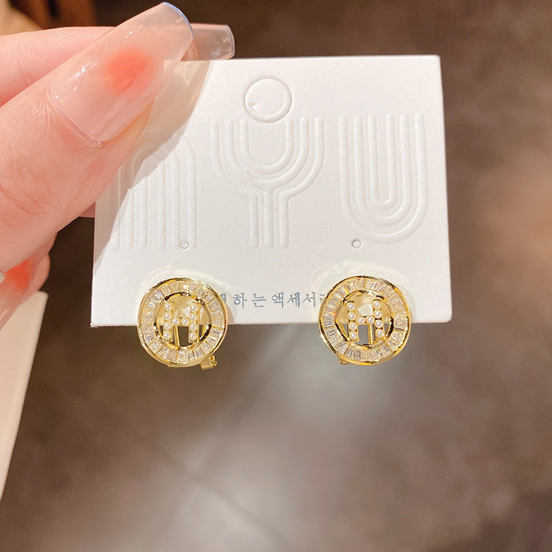 真金电镀银针锆石镶钻字母耳环韩国东大门百搭珍珠耳饰通勤耳钉女