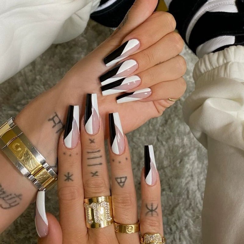 (Hand-made nail) The dark fairy in Europe and America is dying, the magic mirror powder is white, and the finished nail product, Millennium Spice Girl fake nails patch, is worn for a long time.