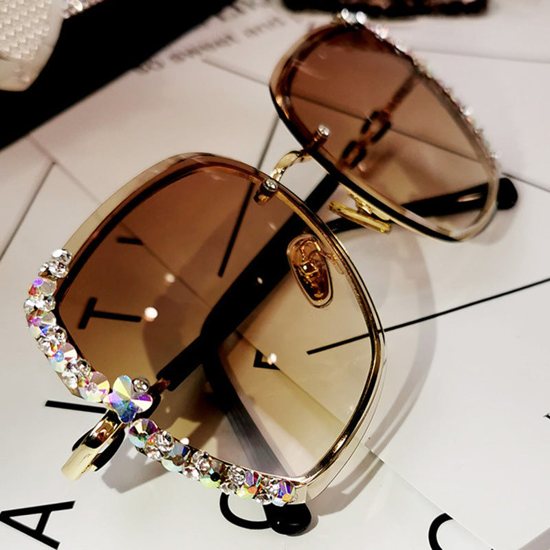 Women's fashion glasses 2022新款太阳镜女防紫外线圆脸大脸显瘦时尚大框镶钻墨镜女韩版潮