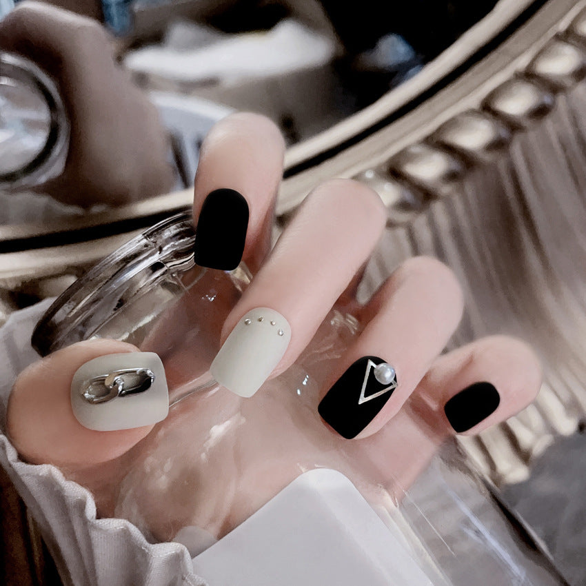 Fashion  nail Autumn and Winter Style Simple Black Cool Chain Finished Nail Beauty Short Wear Fake Nails Detachable Nail Tip Wear Armor X96