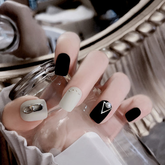 Fashion  nail Autumn and Winter Style Simple Black Cool Chain Finished Nail Beauty Short Wear Fake Nails Detachable Nail Tip Wear Armor X96