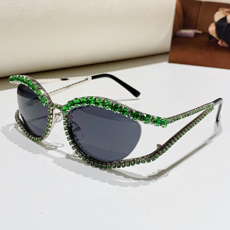 Women's fashion glasses 2023外贸跨境猫眼形镶钻太阳镜欧美街拍网红个性彩钻墨镜女批发