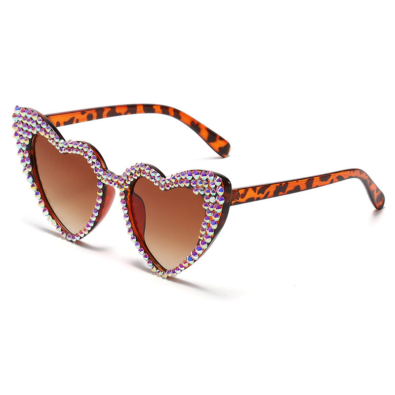 Women's fashion glasses 新款复古跨境镶钻太阳镜时尚桃心爱心墨镜女士金属铰链大框个性眼