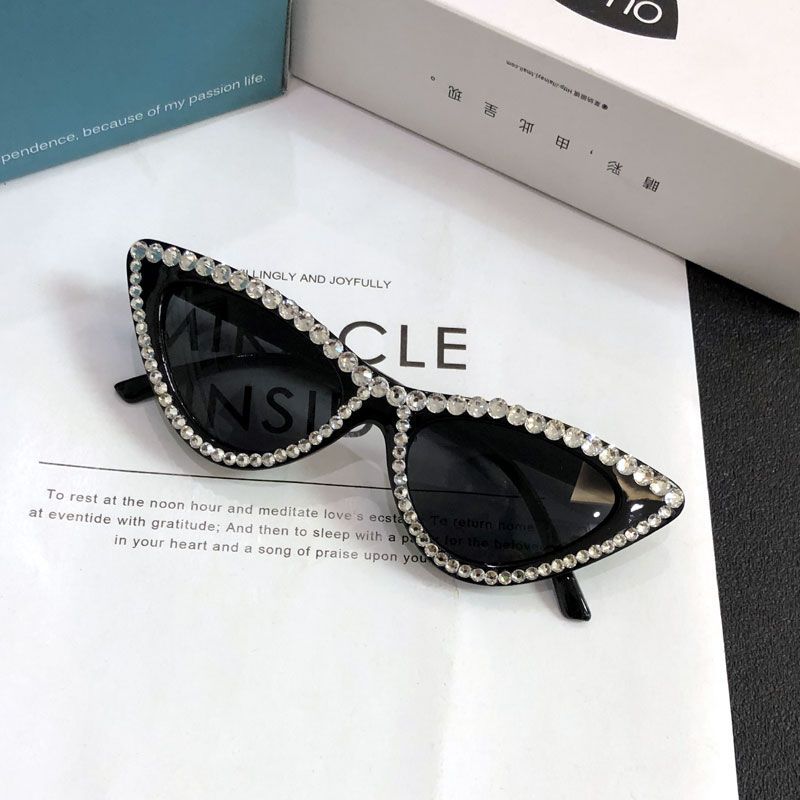 Women's fashion glasses 纯手工镶钻墨镜女蹦迪个性三角嘻哈猫眼镜韩版社会男潮拍照太阳镜