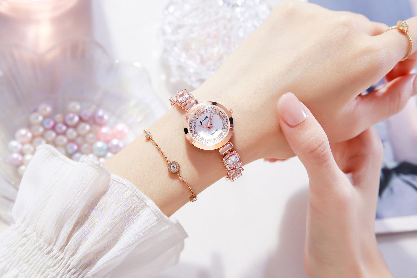 Women's fashion watch 2023 new fashion trend women's watch Korean casual explosive women's inlaid bracelet watch network red watch