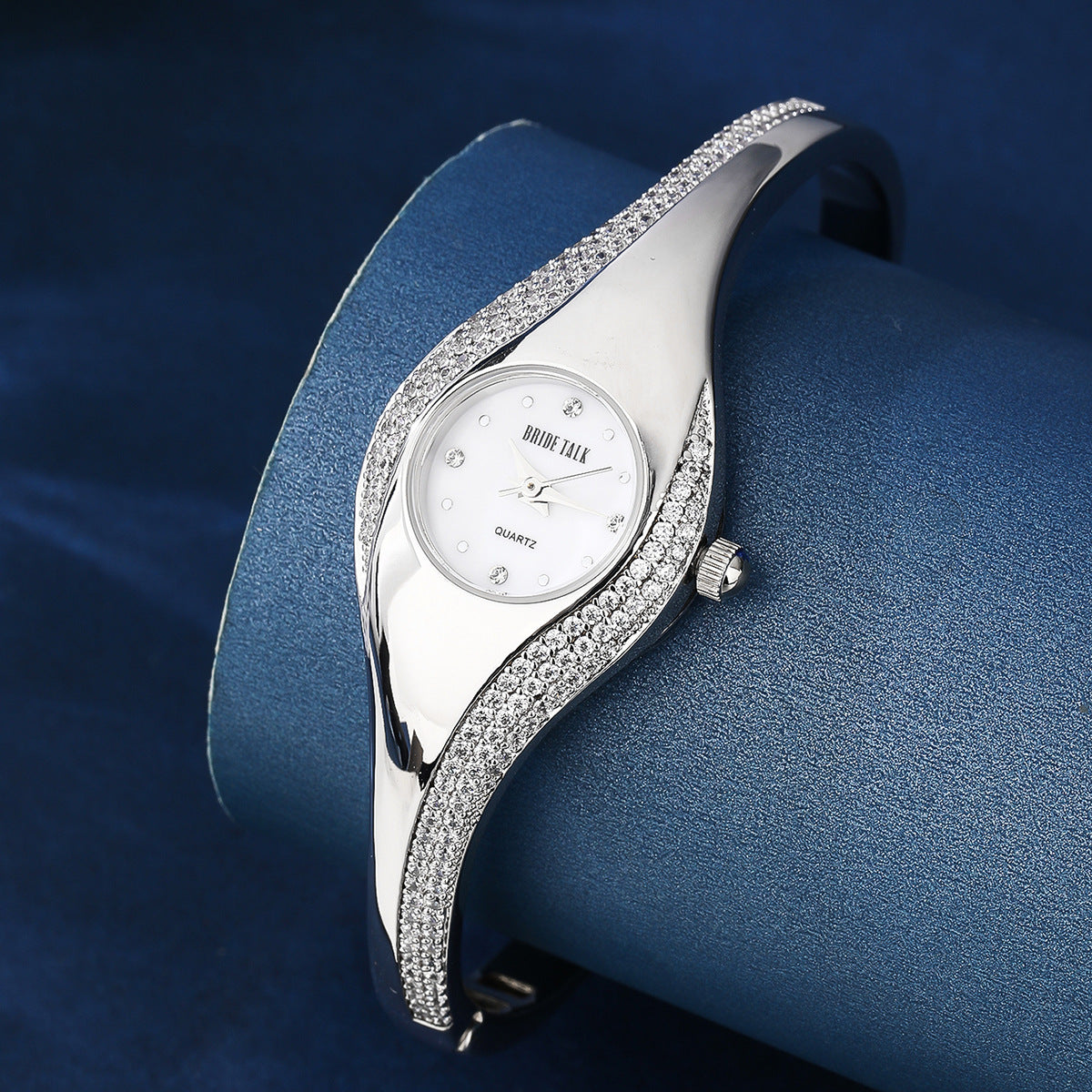 Fashion women's watchWedding Unique Design Oval Dial Small Gem Embellished Fashion Temperamental Minority Women's Watch European and American Wristwatch