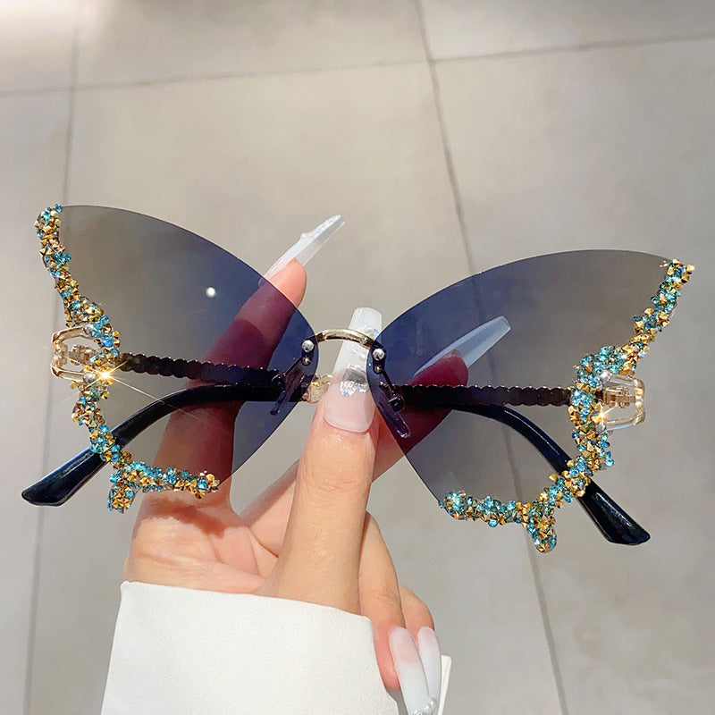 Women's fashion glasses 欧美跨境新款蝴蝶镶碎钻无边框太阳镜复古时尚个性穿搭高级感墨镜