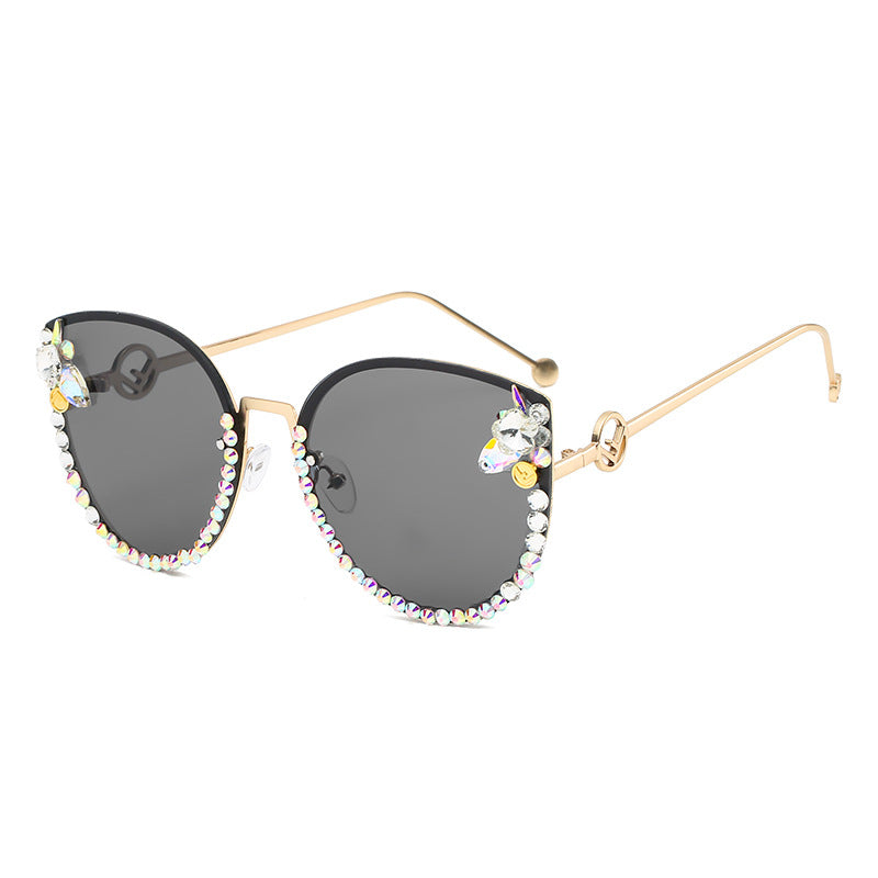 Women's fashion glasses 2024 新款镶钻猫眼复古太阳镜大框墨镜女士金属镜腿镂空跨境遮阳镜