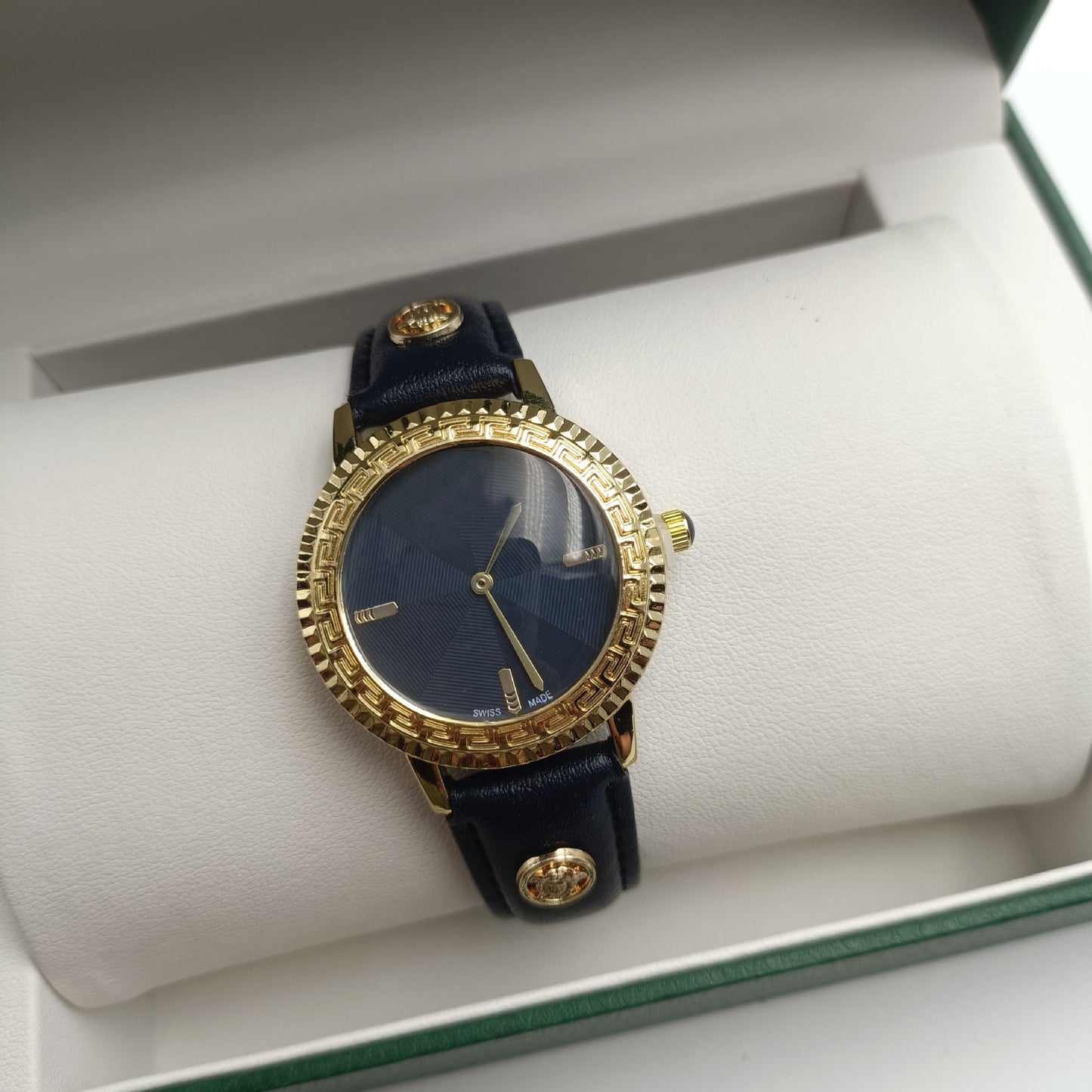 Fashion women's watchMedusa Beauty Head Quartz Watch Women's Watch Small Green Fashion Trend Foreign Trade Women's Internet Celebrity Live Wholesale Watch Women