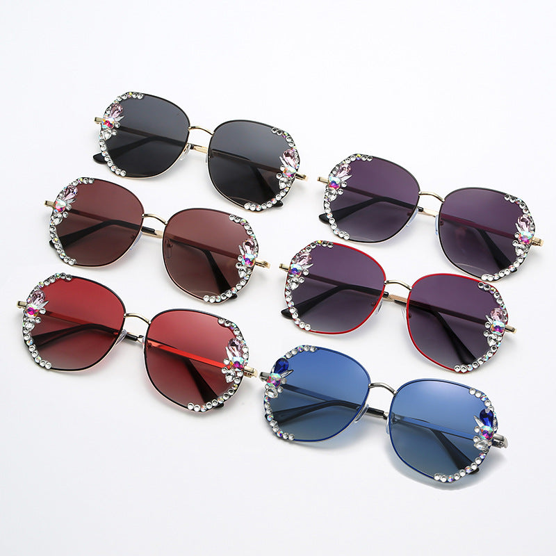 Women's fashion glasses 2024 跨境新款大框偏光镶钻太阳镜女士防紫外线时尚韩版开车墨镜